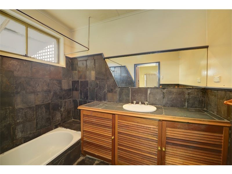 305 Clyde St, Soldiers Hill VIC 3350