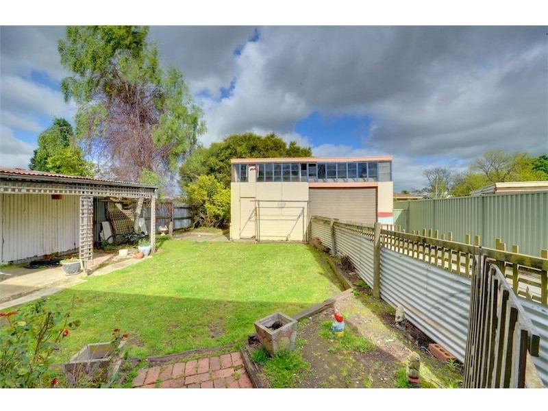305 Clyde St, Soldiers Hill VIC 3350