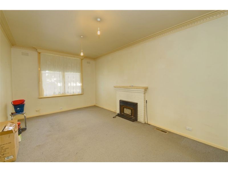 305 Clyde St, Soldiers Hill VIC 3350