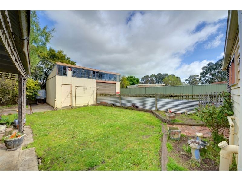 305 Clyde St, Soldiers Hill VIC 3350