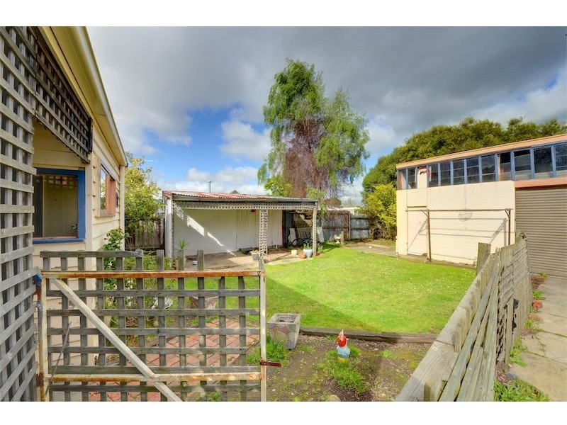 305 Clyde St, Soldiers Hill VIC 3350