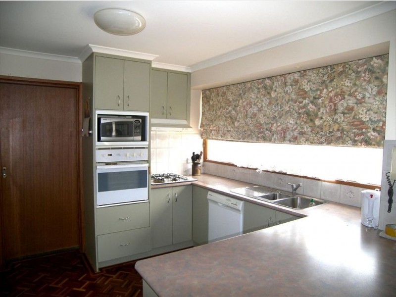 9 Kelly Street, Wendouree VIC 3355