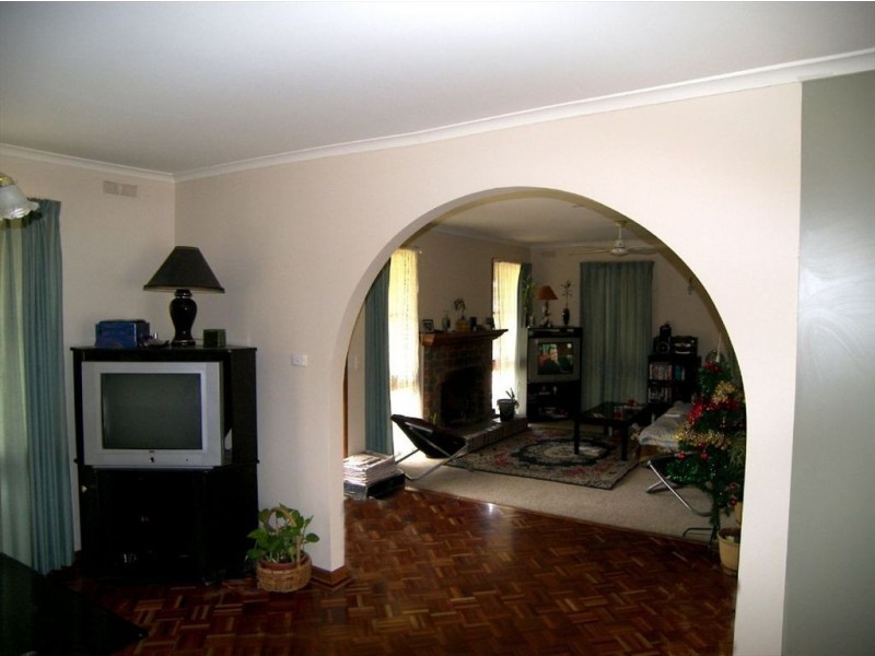 9 Kelly Street, Wendouree VIC 3355