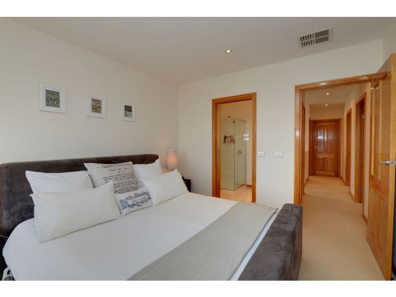 2A Nightingale Street, Newington VIC 3350