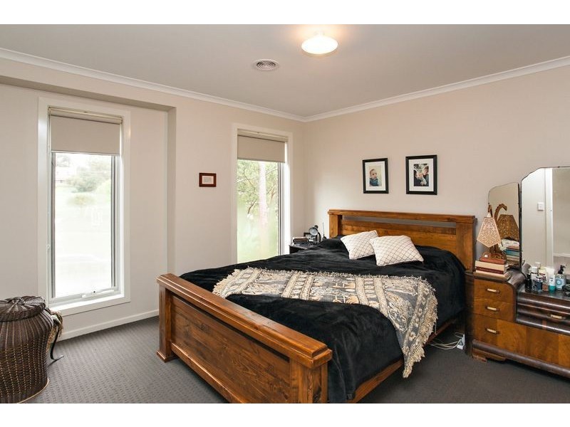 11 Shakespeare Avenue, Mount Helen VIC 3350