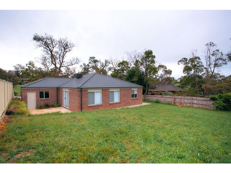 11 Shakespeare Avenue, Mount Helen VIC 3350