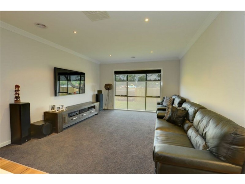 9 Bellington Drive, Alfredton VIC 3350