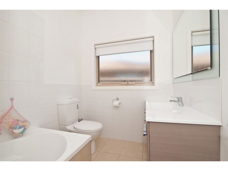 16 Dover Street, Wendouree VIC 3355