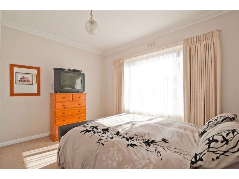 16 Dover Street, Wendouree VIC 3355