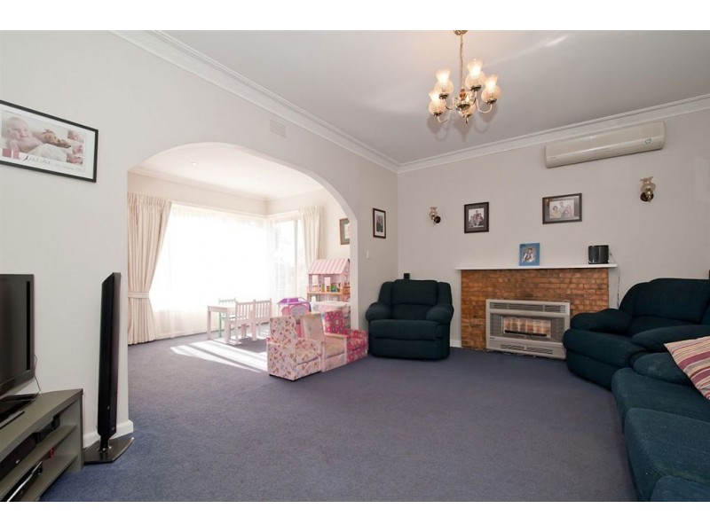 16 Dover Street, Wendouree VIC 3355