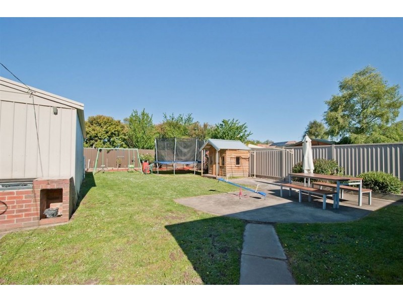 16 Dover Street, Wendouree VIC 3355