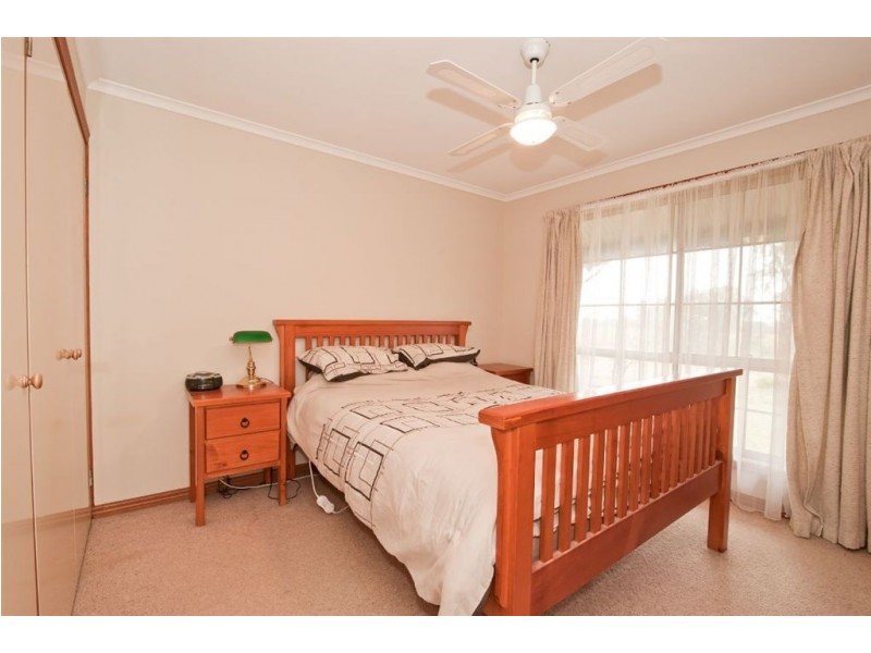 77 Thomas Road, Haddon VIC 3351