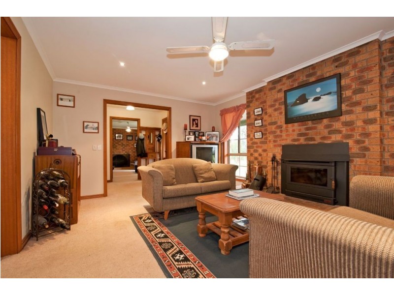 77 Thomas Road, Haddon VIC 3351