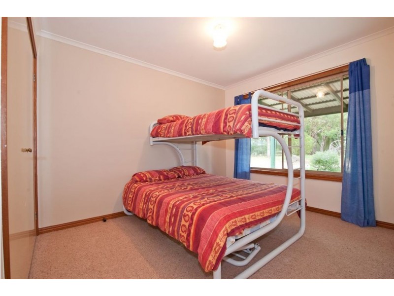 77 Thomas Road, Haddon VIC 3351