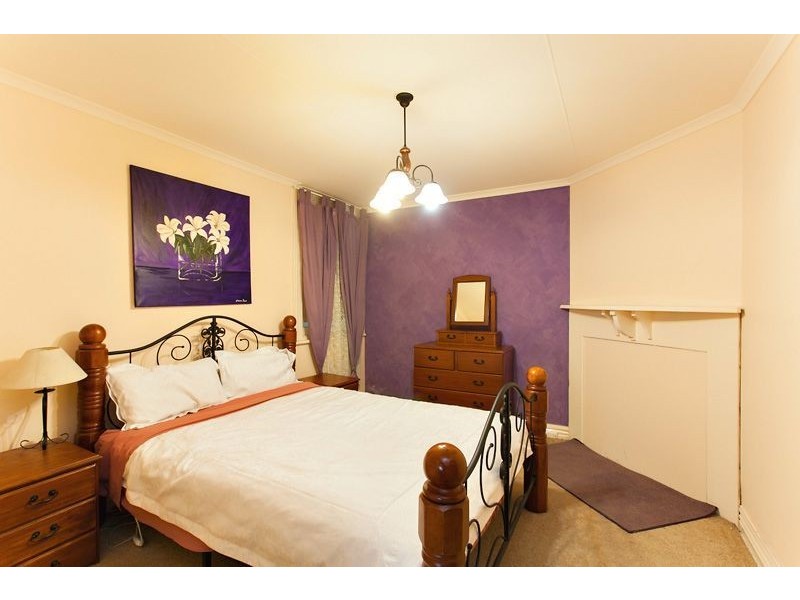 332 Peel Street North, Black Hill VIC 3350