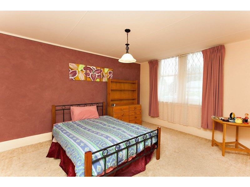 332 Peel Street North, Black Hill VIC 3350