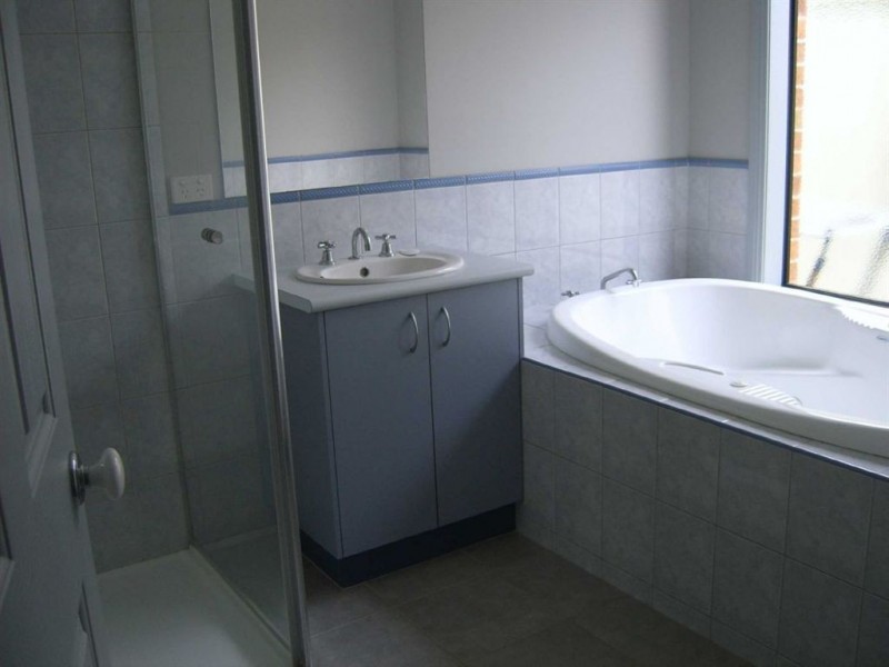 16 Clayton Park Drive, Ballarat VIC 3350