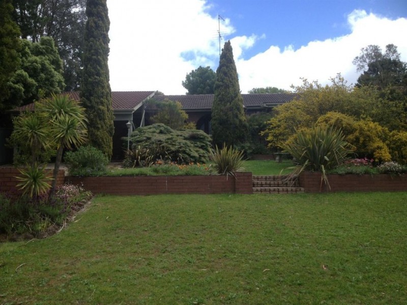 10 Grandison Ave, Mount Clear VIC 3350