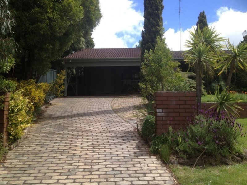 10 Grandison Ave, Mount Clear VIC 3350