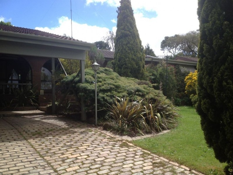 10 Grandison Ave, Mount Clear VIC 3350