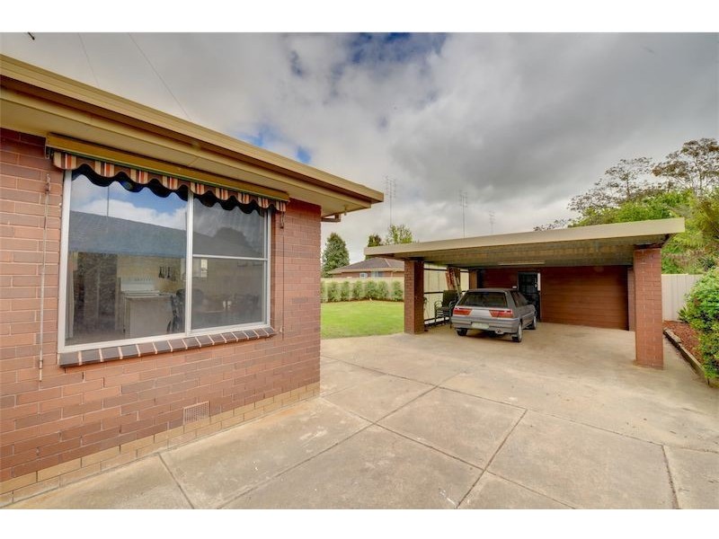 10 Locksley Street, Wendouree VIC 3355