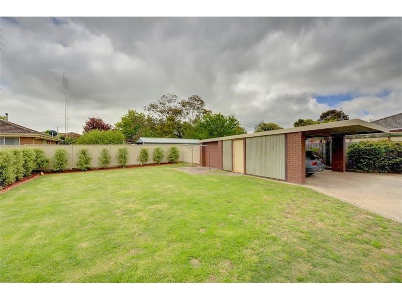 10 Locksley Street, Wendouree VIC 3355