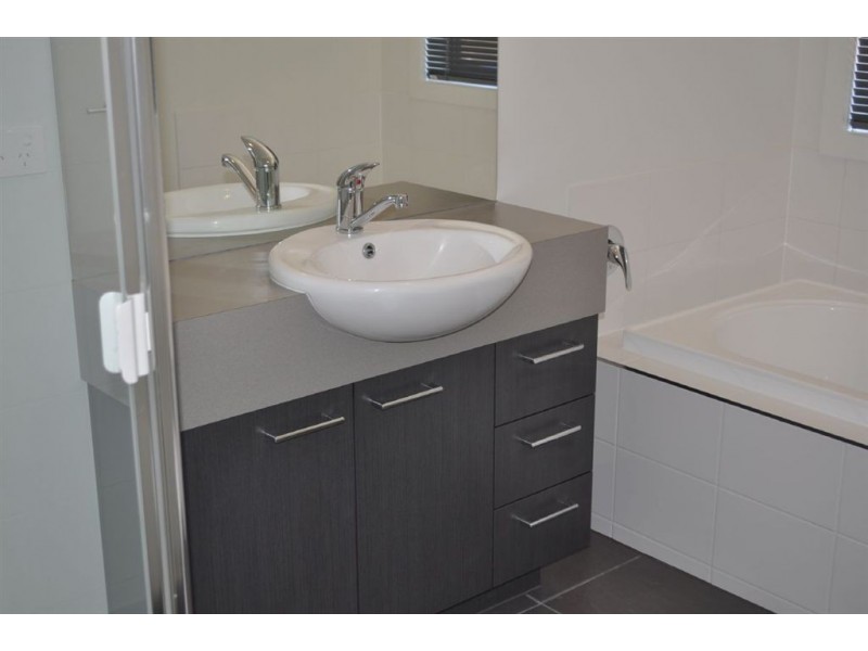 2 Greenhaven Court, Canadian VIC 3350