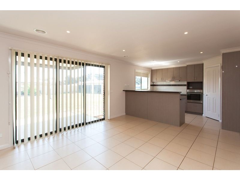 21 Windermere Way, Cardigan Village VIC 3352