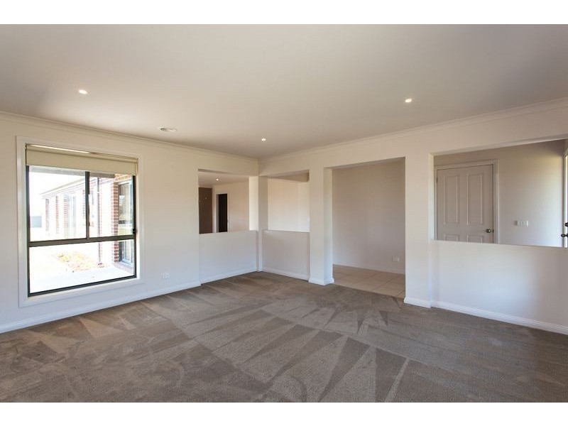 21 Windermere Way, Cardigan Village VIC 3352