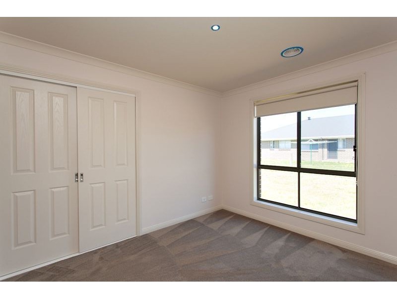 21 Windermere Way, Cardigan Village VIC 3352