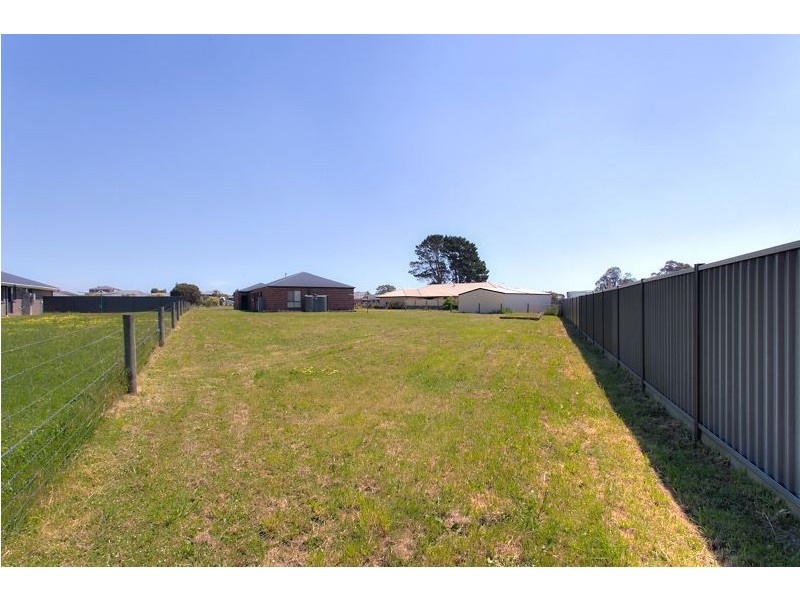 21 Windermere Way, Cardigan Village VIC 3352