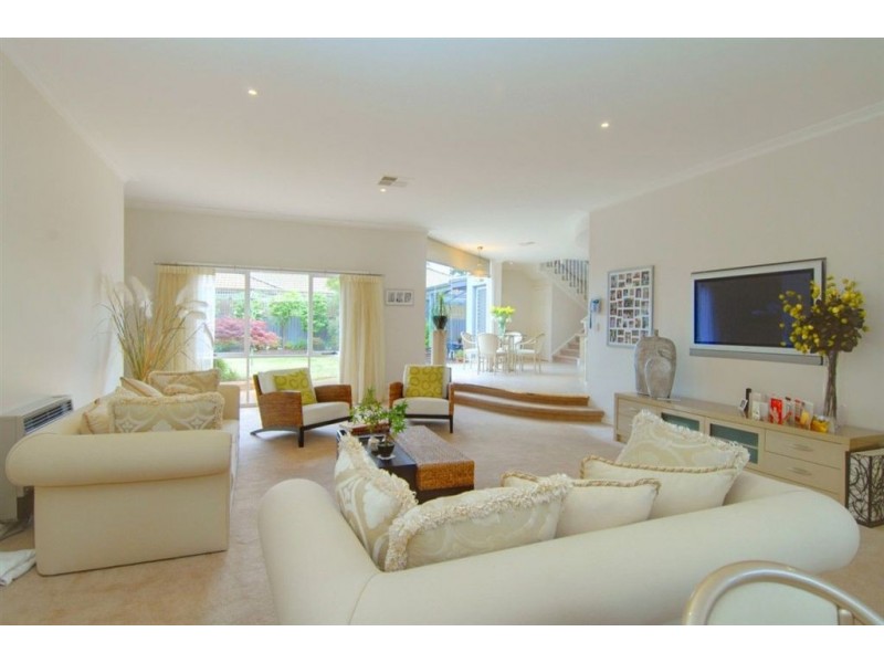 7 Elliott Street, Lake Wendouree VIC 3350
