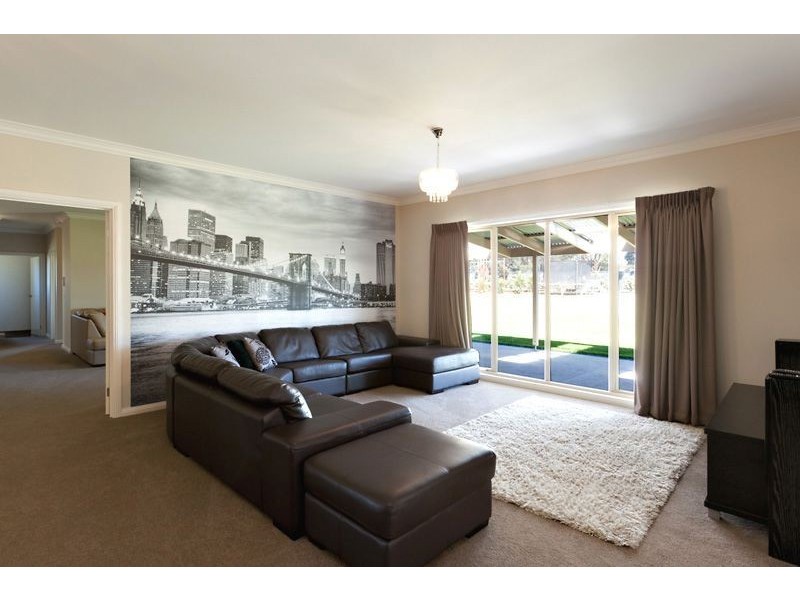 33 Duke Court, Smythes Creek VIC 3351