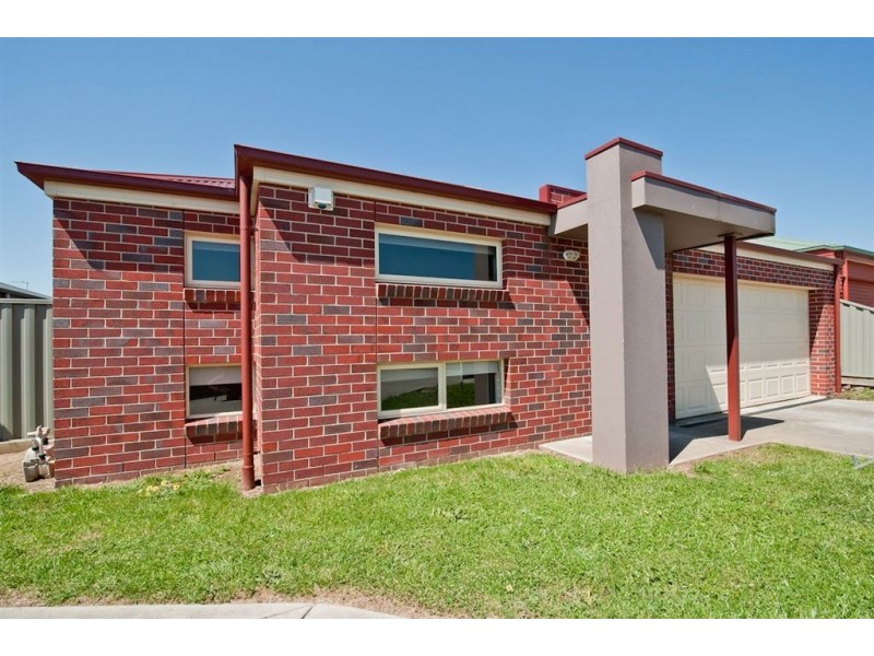 61 Mcnulty Drive, Wendouree VIC 3355