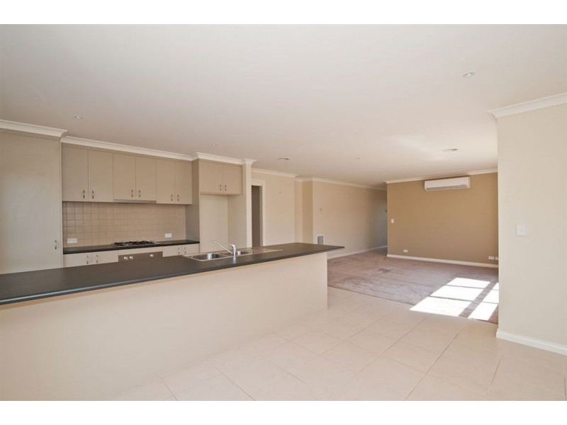 61 Mcnulty Drive, Wendouree VIC 3355