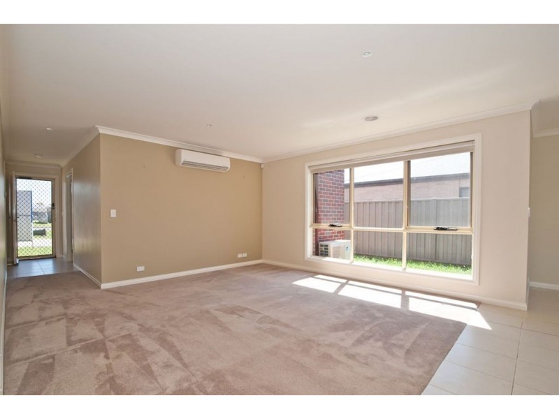 61 Mcnulty Drive, Wendouree VIC 3355