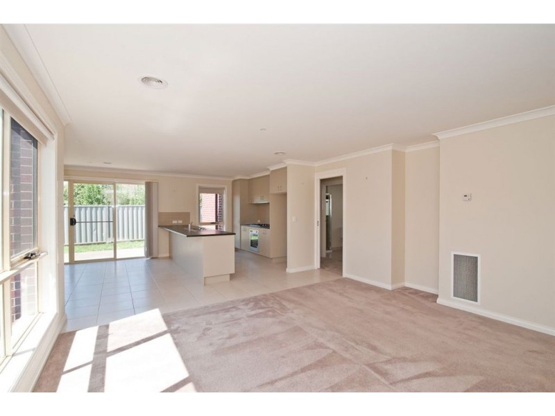 61 Mcnulty Drive, Wendouree VIC 3355