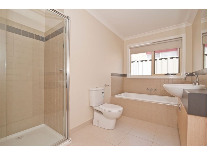 61 Mcnulty Drive, Wendouree VIC 3355