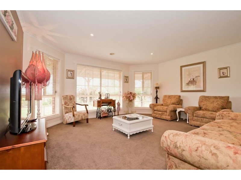 52 Crystal Court, Ross Creek VIC 3351