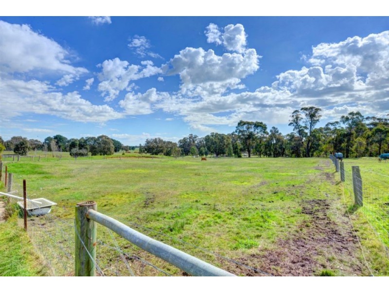 323 Sandys Hill Road, Durham Lead VIC 3352