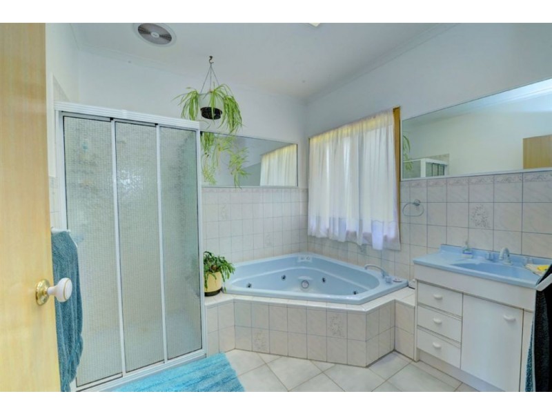 323 Sandys Hill Road, Durham Lead VIC 3352