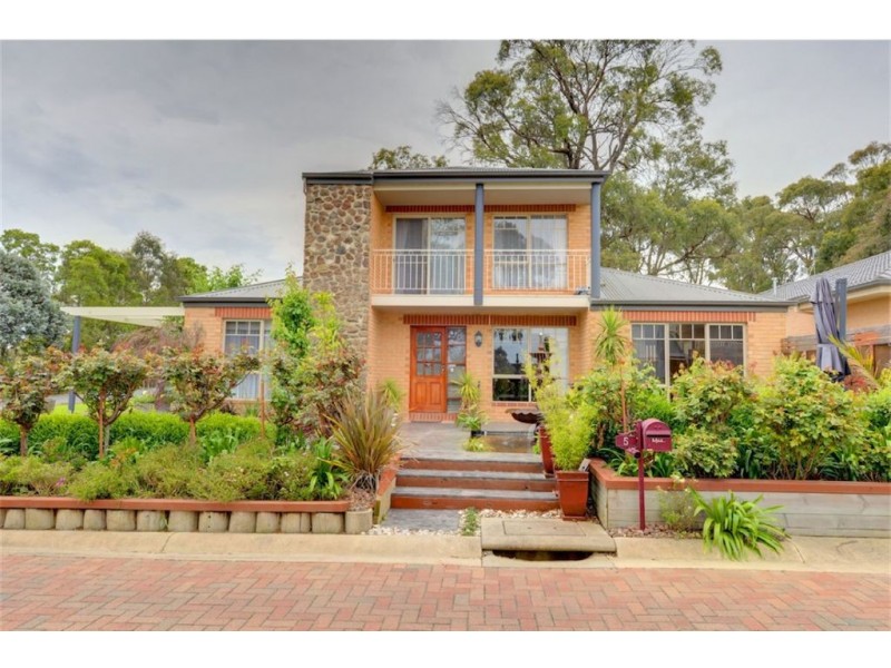 5 Fossickers Grove, Ballarat East VIC 3350