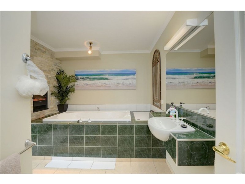 5 Fossickers Grove, Ballarat East VIC 3350