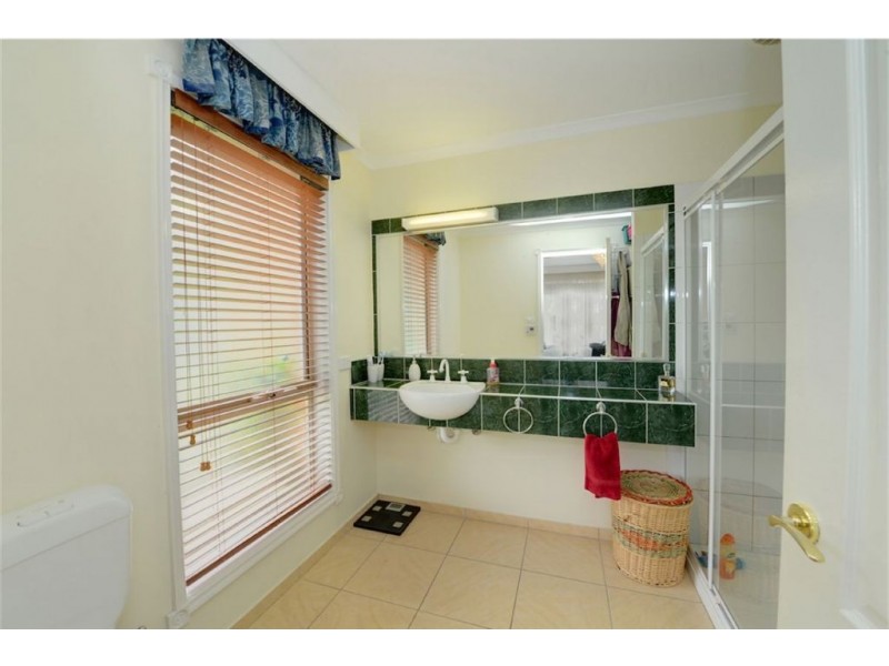 5 Fossickers Grove, Ballarat East VIC 3350