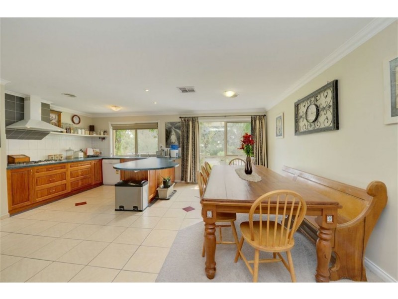 5 Fossickers Grove, Ballarat East VIC 3350