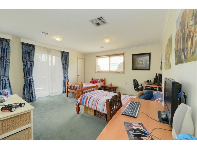 5 Fossickers Grove, Ballarat East VIC 3350