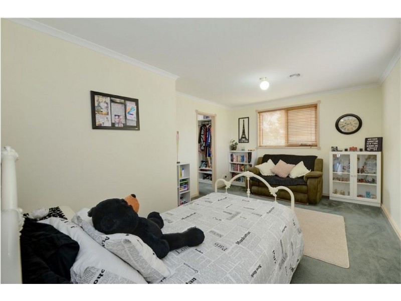 5 Fossickers Grove, Ballarat East VIC 3350