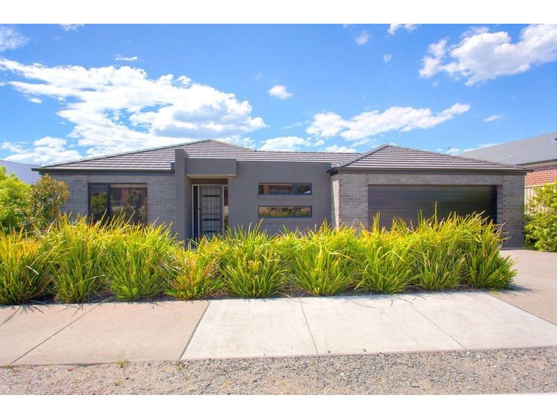 20 Canadian Crescent, Canadian VIC 3350