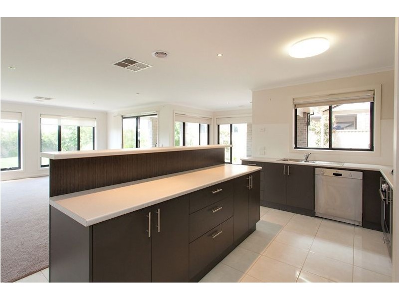 20 Canadian Crescent, Canadian VIC 3350