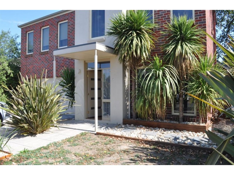 8 McPhie Place, Lake Gardens VIC 3355